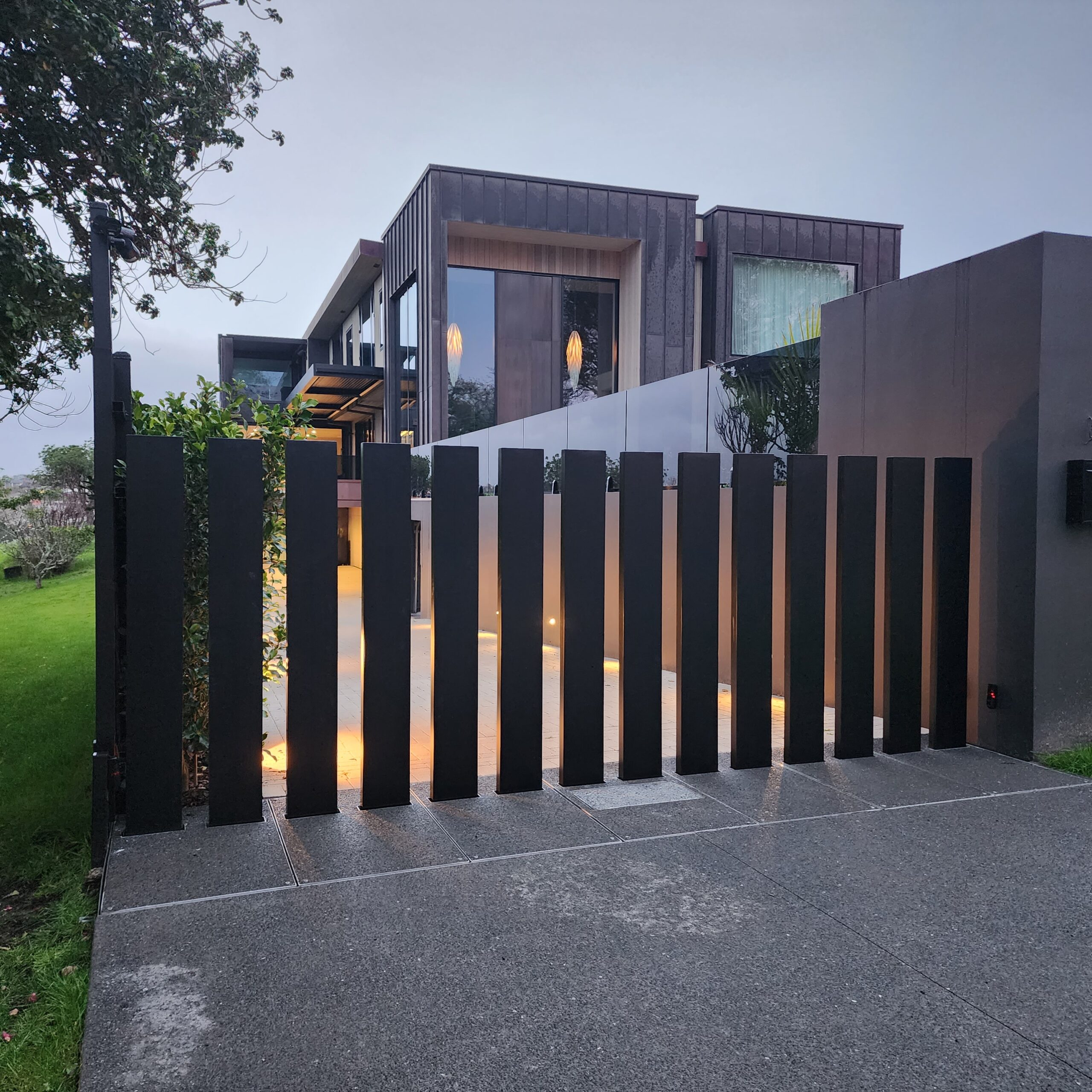 Fully clad Fancy Fence retractable gate