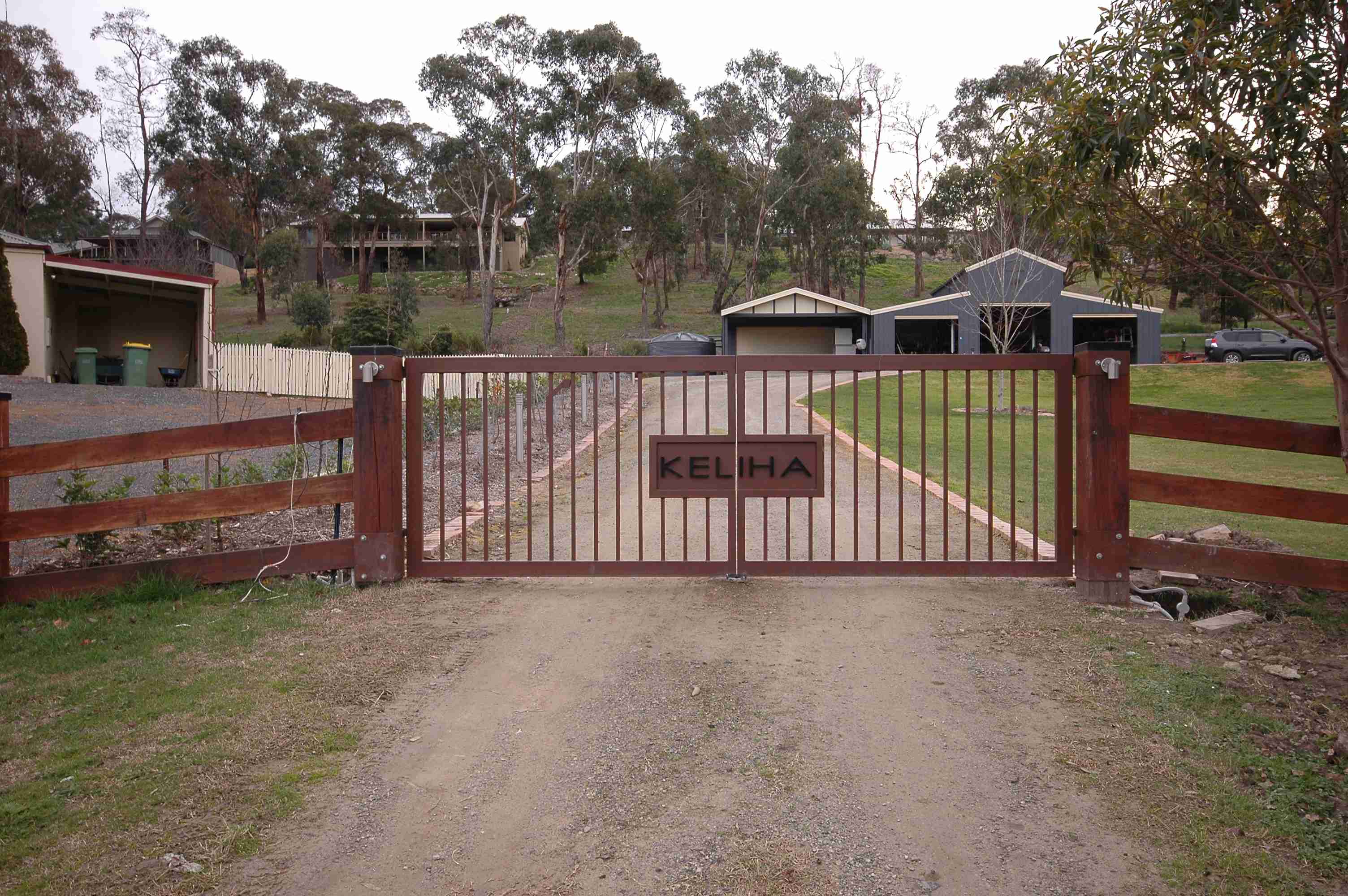 Side-gate automation