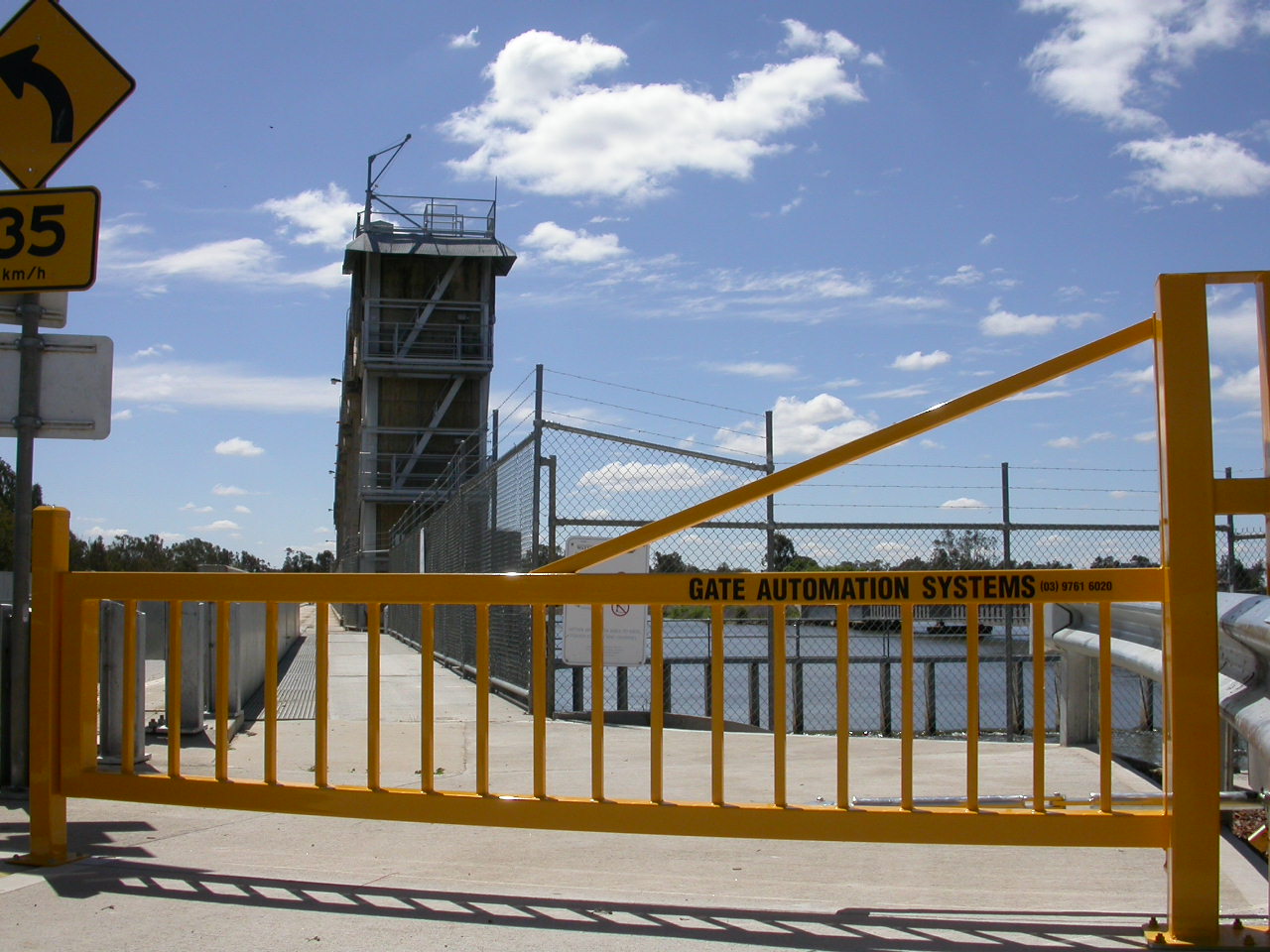 Boom gate project at Yarrawonga Weir